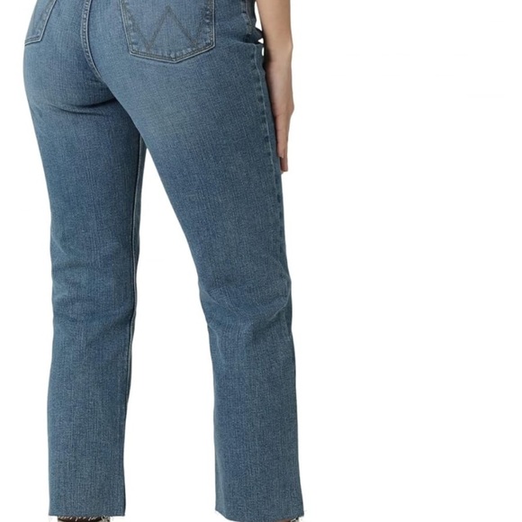 Wrangler Women's High-Rise Rodeo Straight Leg Crop Jean - Picture 15 of 16